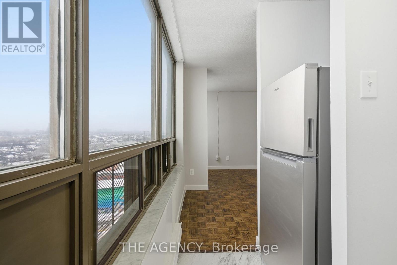 1919b - 2360 Dundas Street, Toronto, Ontario  M6P 4B2 - Photo 7 - W12669282