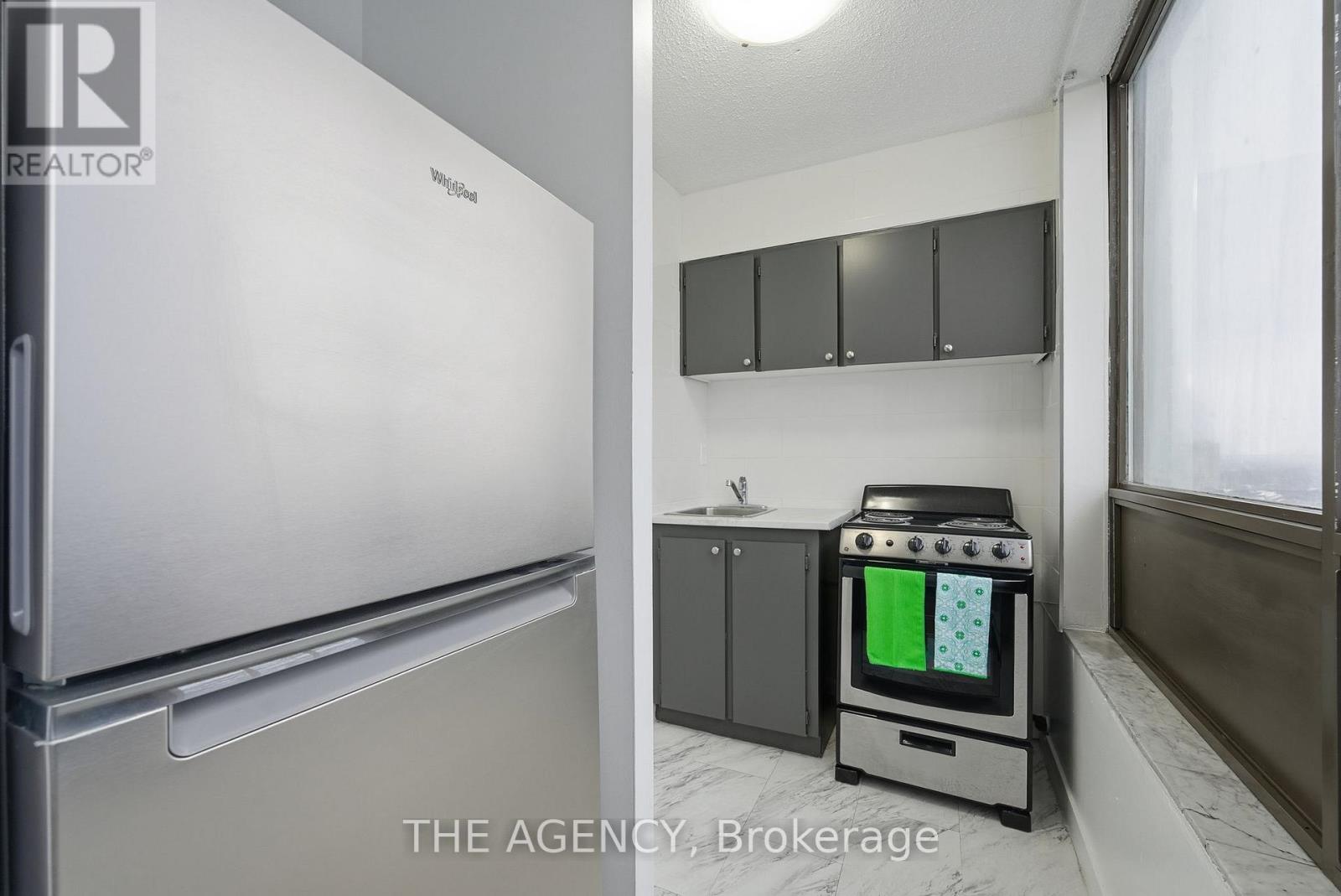 1919b - 2360 Dundas Street, Toronto, Ontario  M6P 4B2 - Photo 8 - W12669282