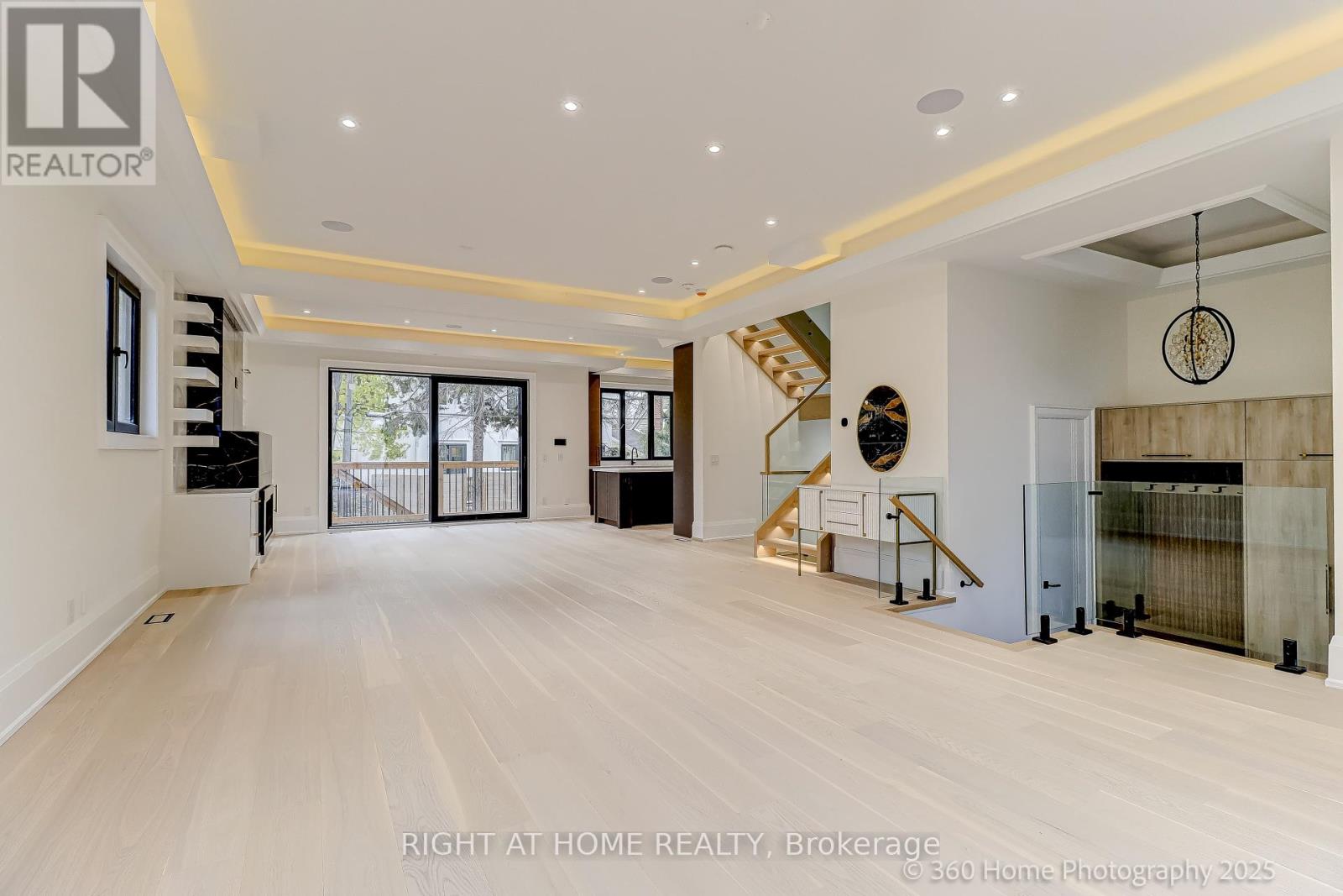 28 Pine Avenue, Mississauga, Ontario  L5H 2P6 - Photo 11 - W12669288