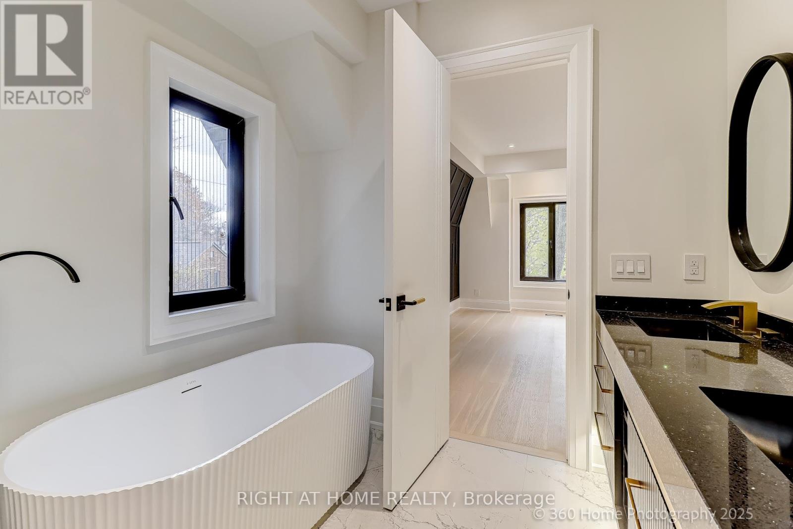 28 Pine Avenue, Mississauga, Ontario  L5H 2P6 - Photo 14 - W12669288