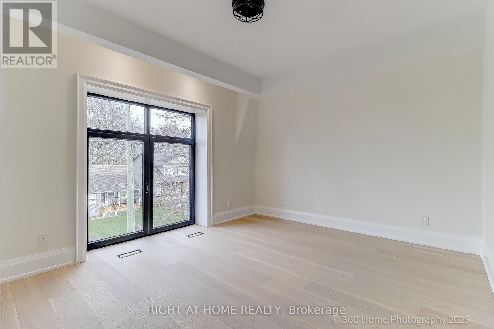 28 Pine Avenue, Mississauga, Ontario  L5H 2P6 - Photo 15 - W12669288