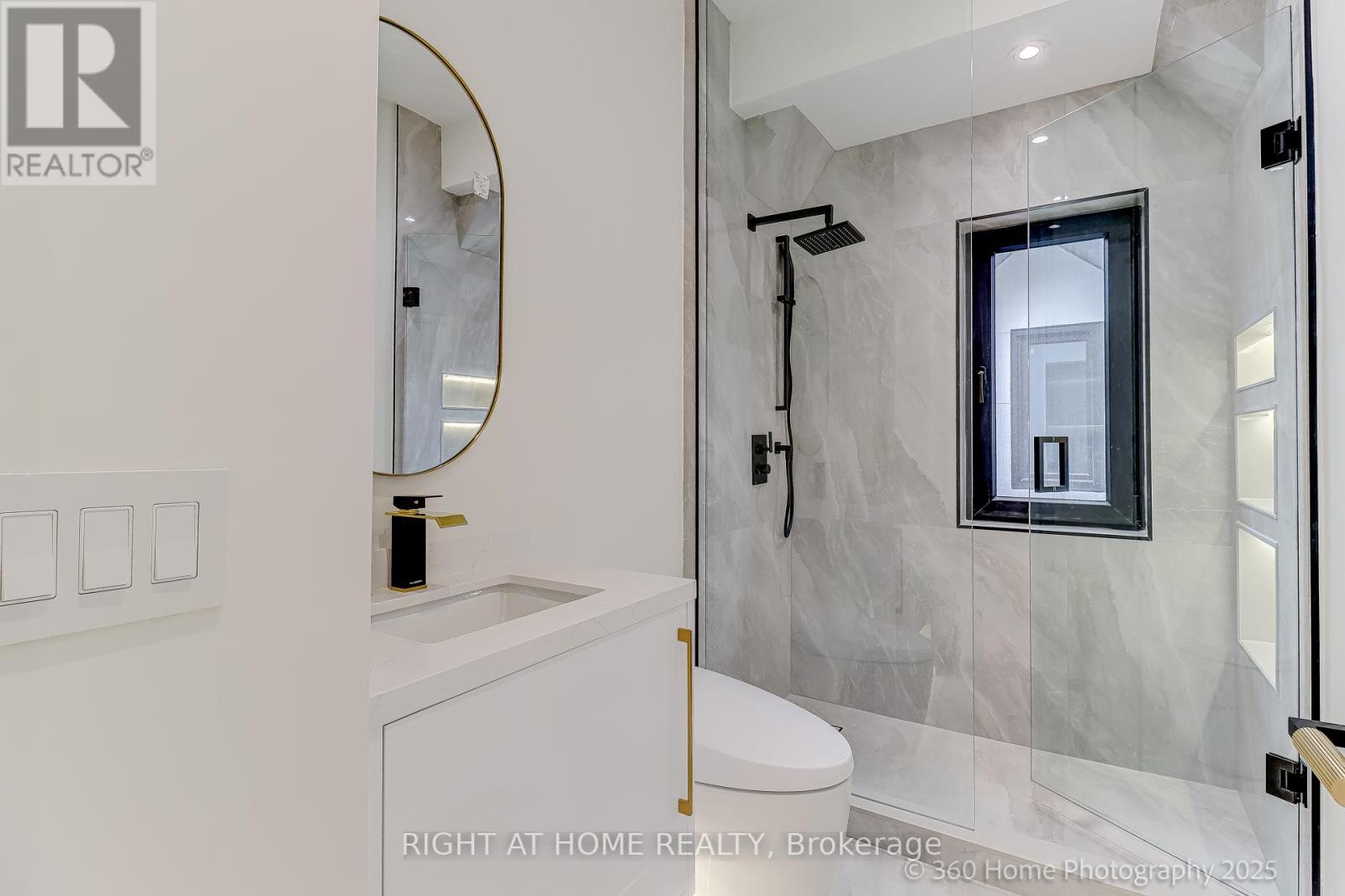 28 Pine Avenue, Mississauga, Ontario  L5H 2P6 - Photo 18 - W12669288