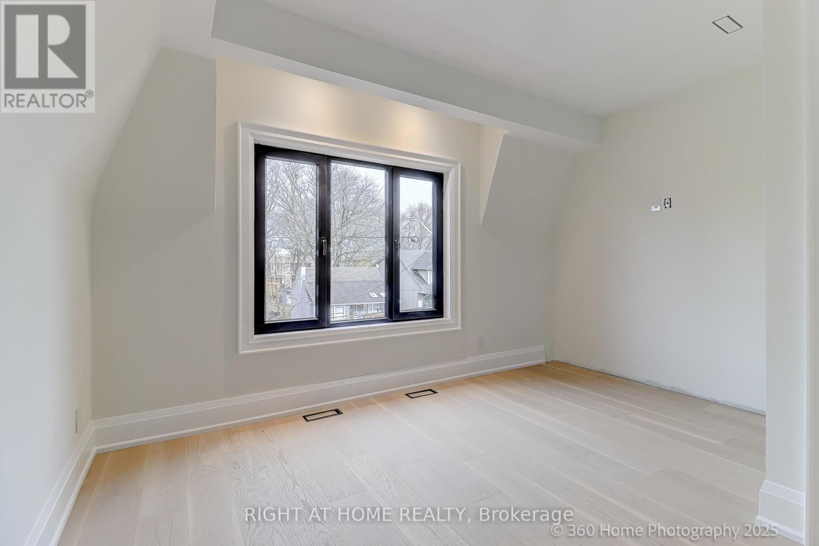 28 Pine Avenue, Mississauga, Ontario  L5H 2P6 - Photo 19 - W12669288