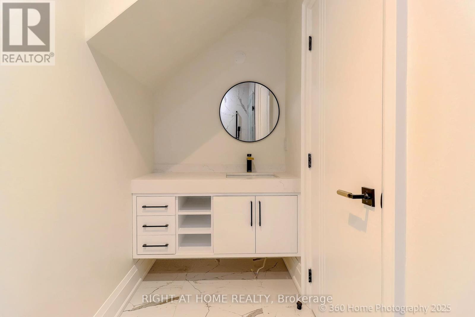 28 Pine Avenue, Mississauga, Ontario  L5H 2P6 - Photo 21 - W12669288