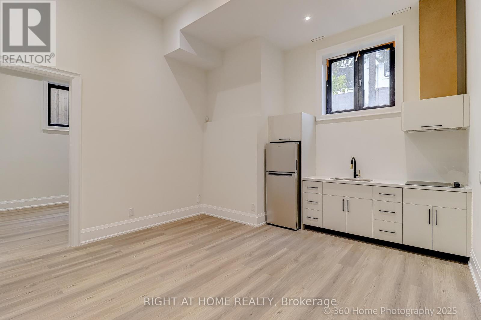 28 Pine Avenue, Mississauga, Ontario  L5H 2P6 - Photo 23 - W12669288