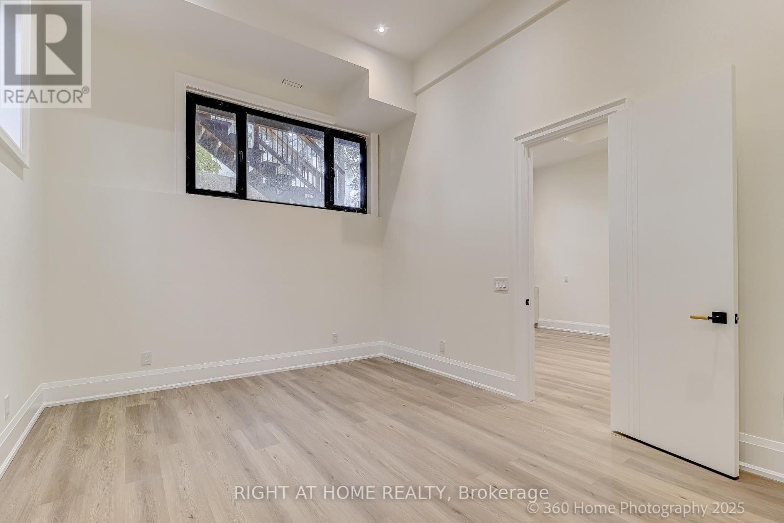 28 Pine Avenue, Mississauga, Ontario  L5H 2P6 - Photo 24 - W12669288