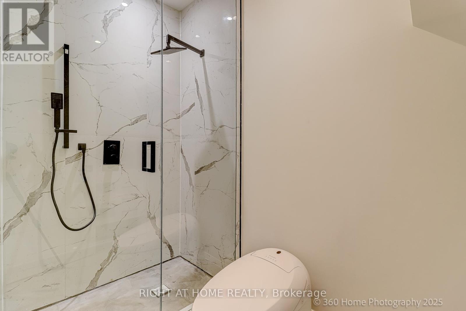 28 Pine Avenue, Mississauga, Ontario  L5H 2P6 - Photo 25 - W12669288