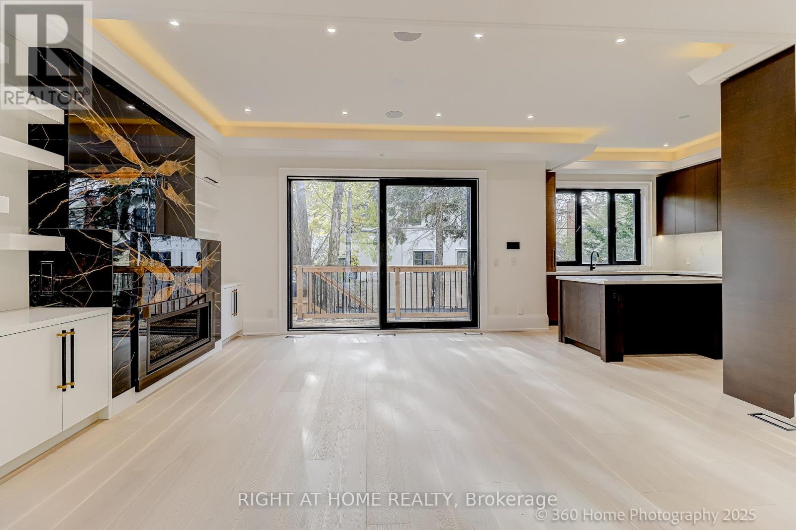 28 Pine Avenue, Mississauga, Ontario  L5H 2P6 - Photo 4 - W12669288