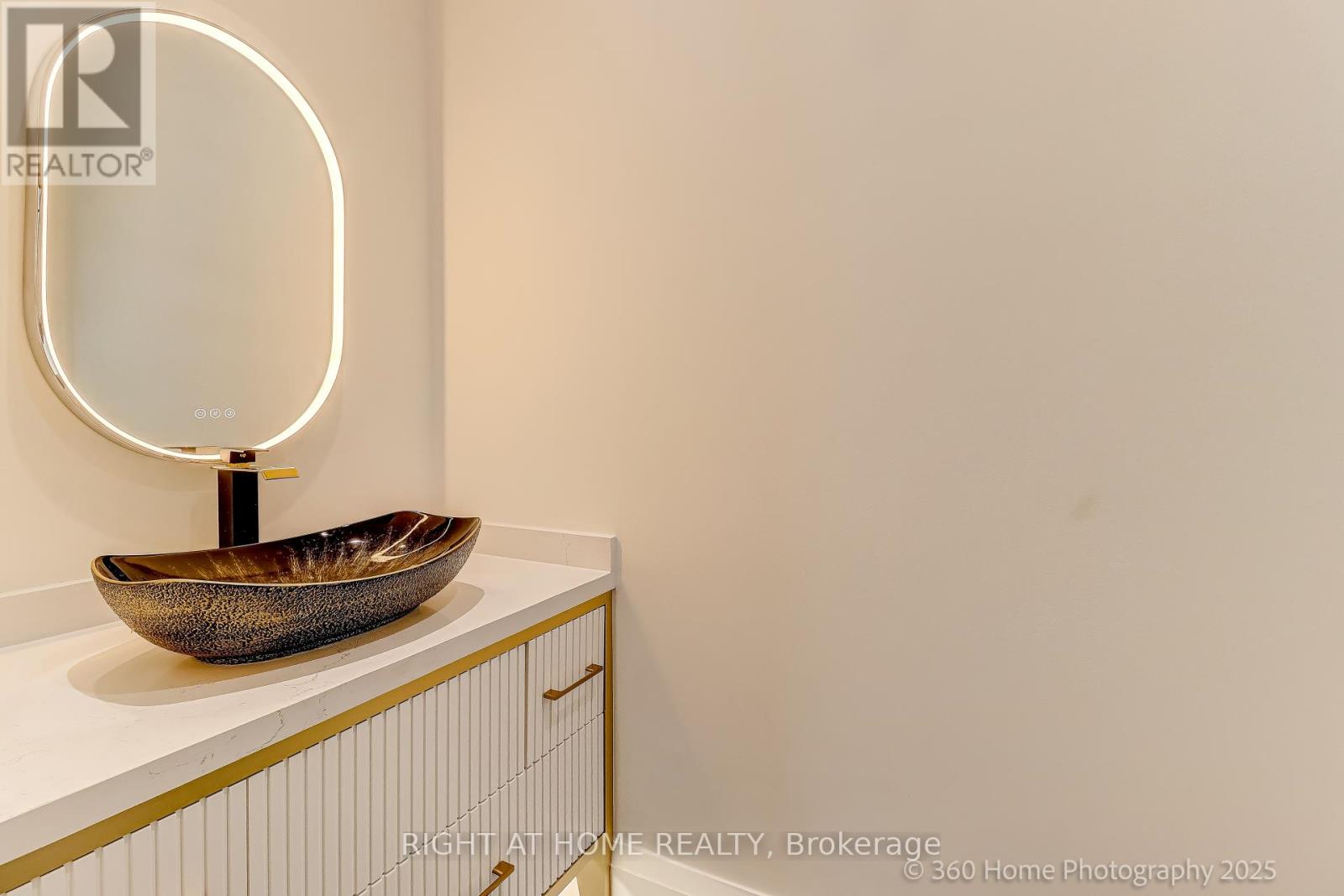 28 Pine Avenue, Mississauga, Ontario  L5H 2P6 - Photo 5 - W12669288