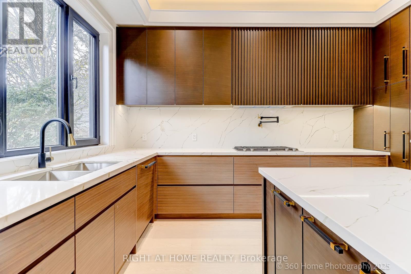 28 Pine Avenue, Mississauga, Ontario  L5H 2P6 - Photo 7 - W12669288