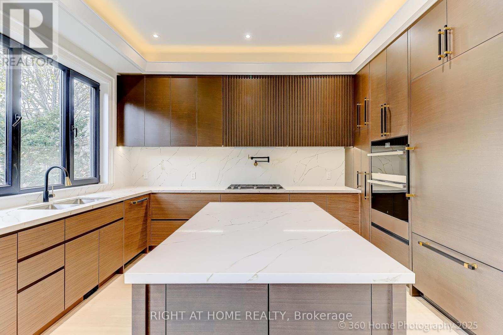 28 Pine Avenue, Mississauga, Ontario  L5H 2P6 - Photo 8 - W12669288