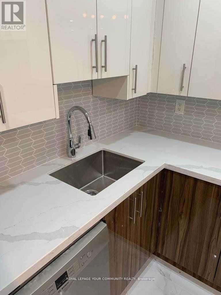 1011 - 1450 Glen Abbey Gate, Oakville, Ontario  L6M 2V7 - Photo 3 - W12669324