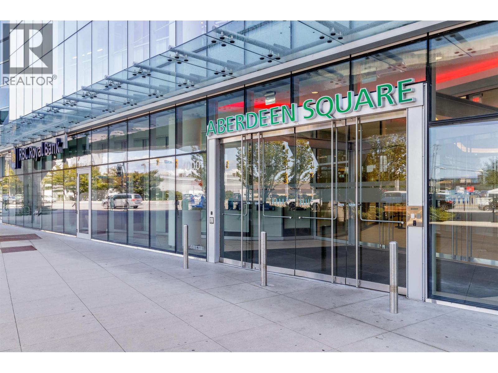 Listing Picture 3 of 10 : 6080 4000 NO. 3 ROAD, Richmond / 烈治文 - 魯藝地產 Yvonne Lu Group - MLS Medallion Club Member