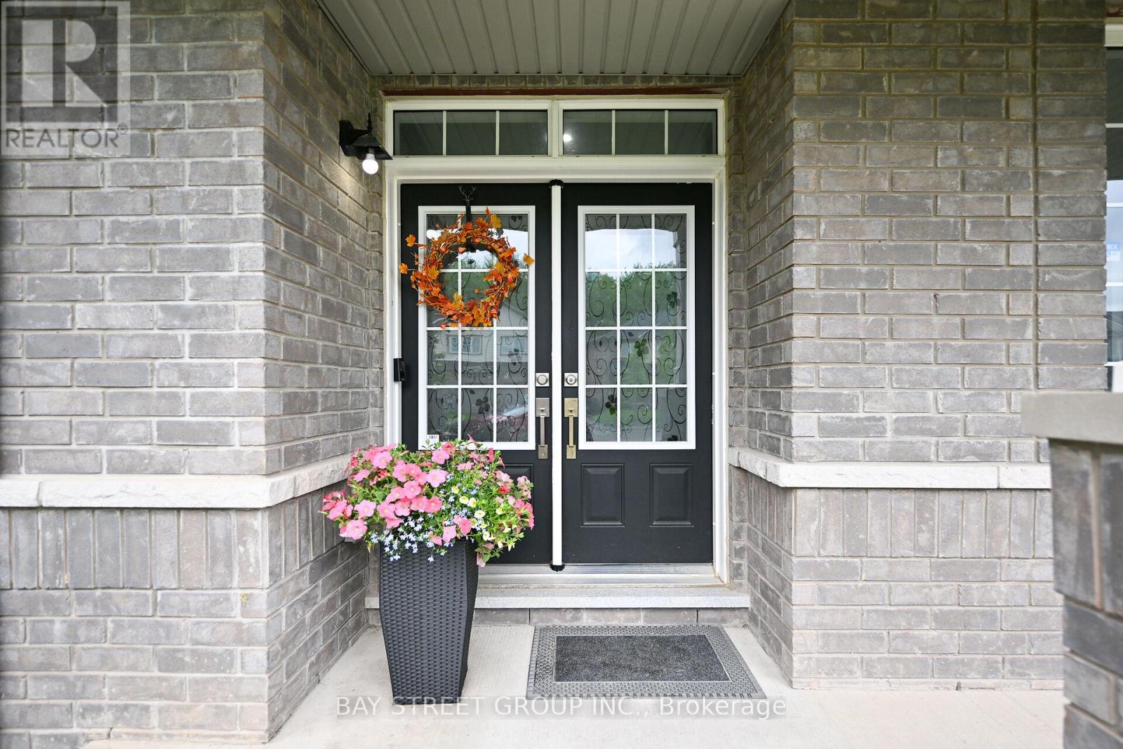 19 Froggy Drive, Thorold, Ontario  L9B 0G9 - Photo 4 - X12669234