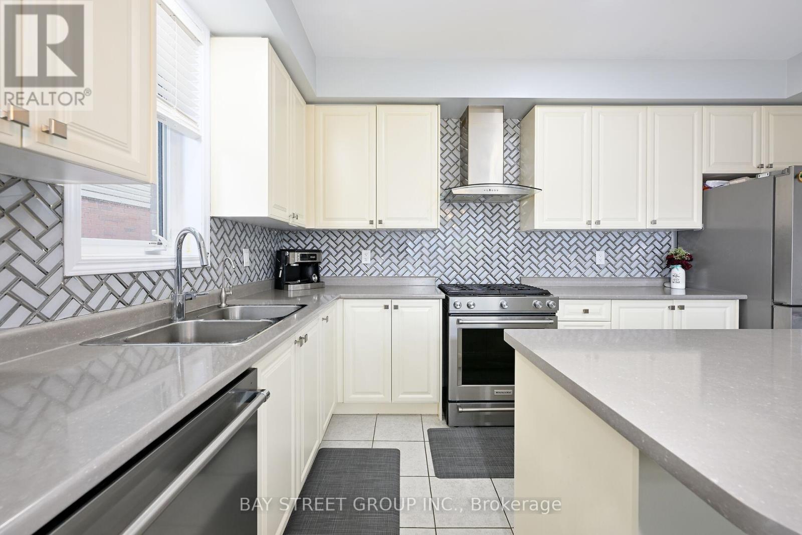 19 Froggy Drive, Thorold, Ontario  L9B 0G9 - Photo 9 - X12669234