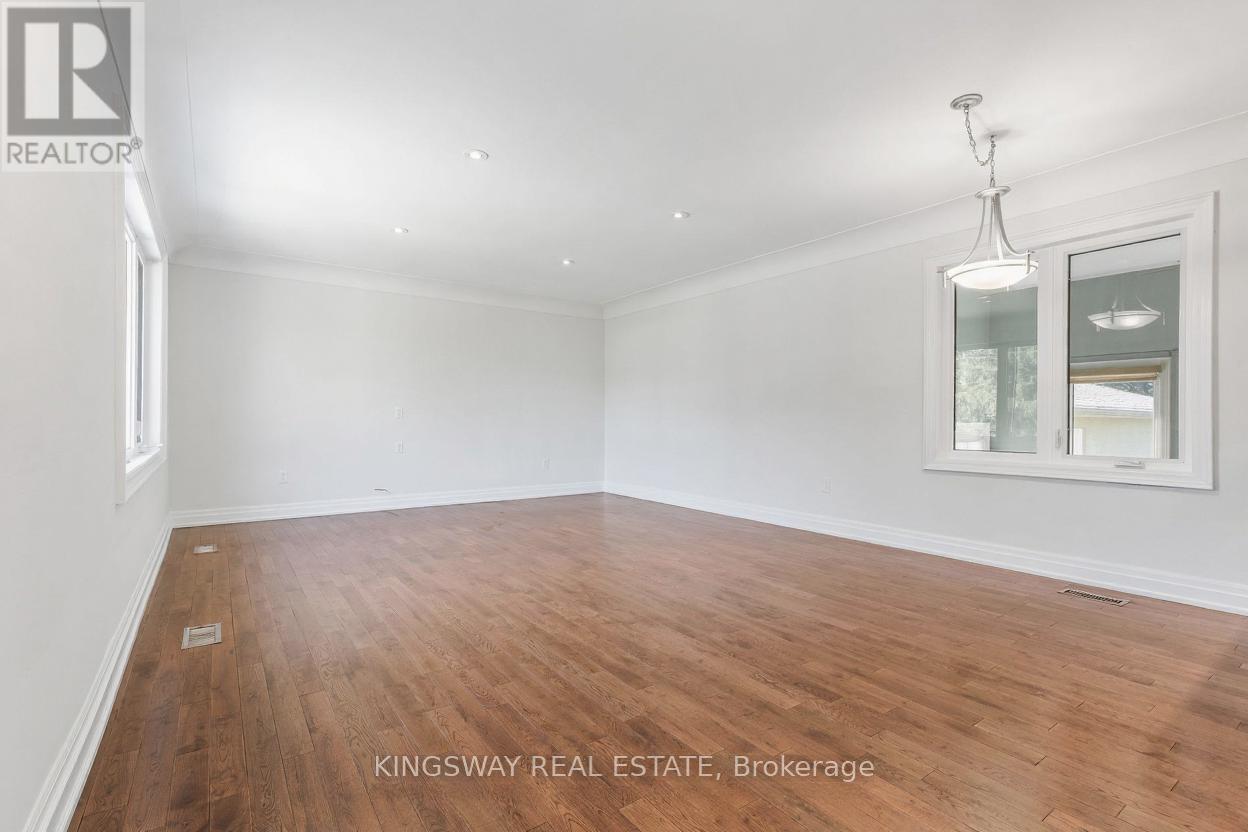 236 Woodale Avenue, Oakville, Ontario  L6K 2N2 - Photo 7 - W12668582