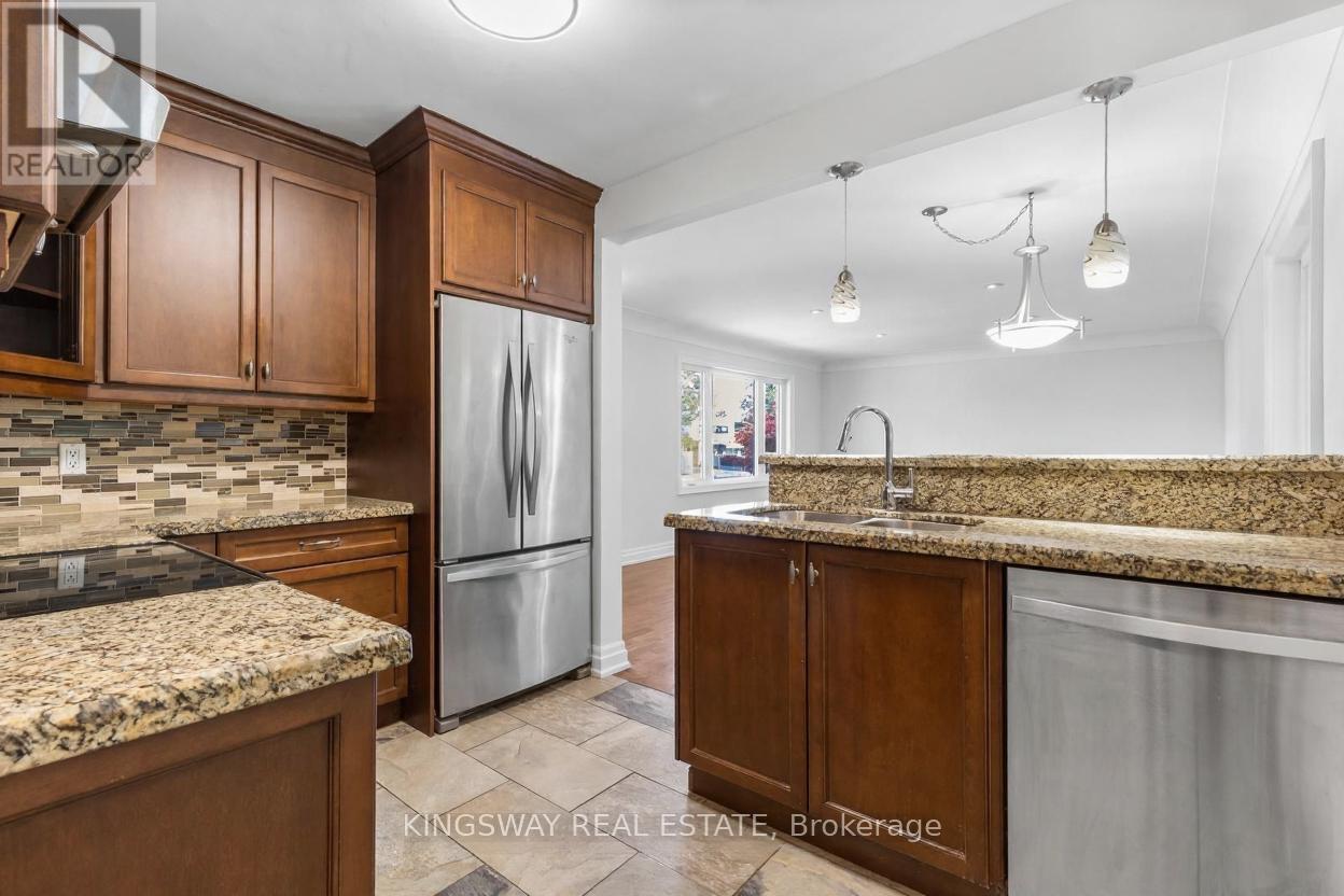 236 Woodale Avenue, Oakville, Ontario  L6K 2N2 - Photo 10 - W12668582