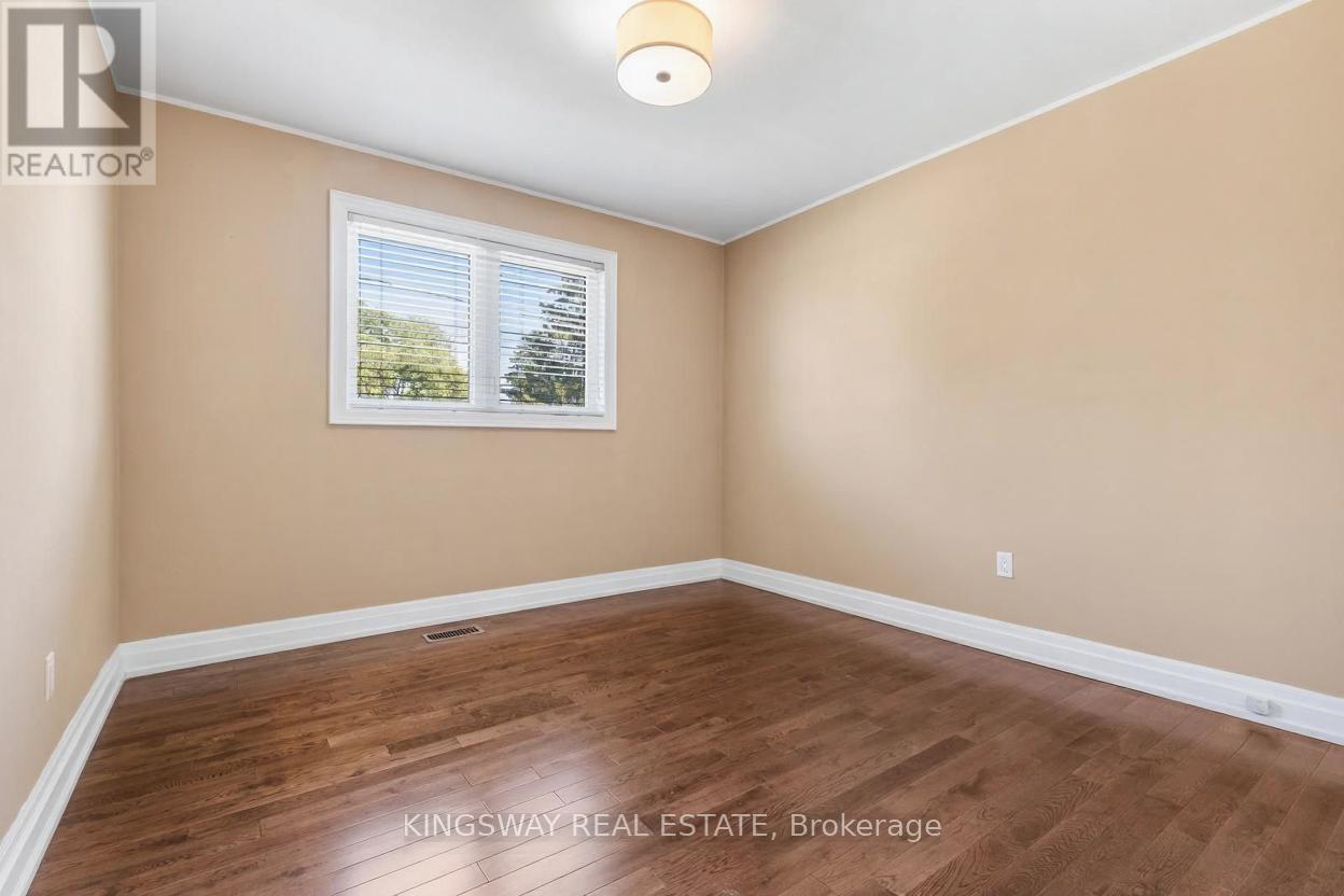 236 Woodale Avenue, Oakville, Ontario  L6K 2N2 - Photo 11 - W12668582