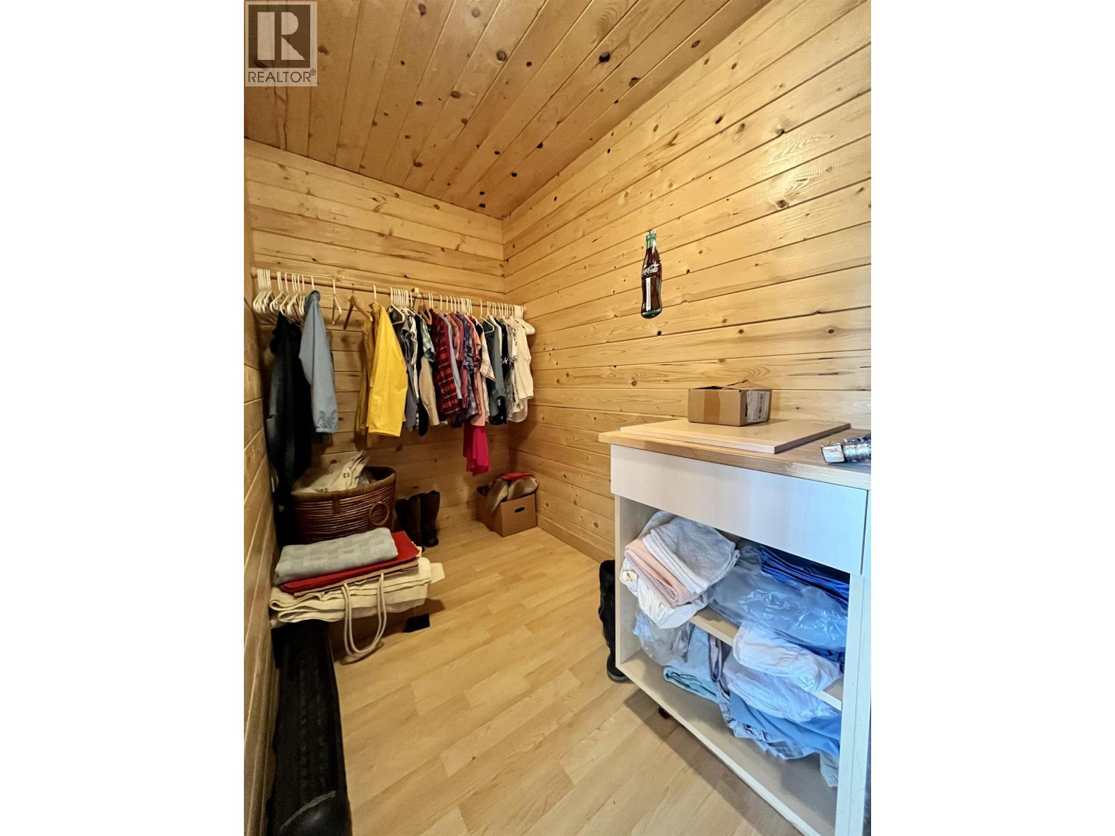 5574 Lakeside Court, 100 Mile House, British Columbia  V0K 2E1 - Photo 13 - R3075853