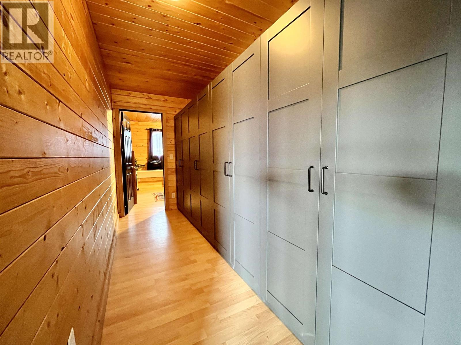 5574 Lakeside Court, 100 Mile House, British Columbia  V0K 2E1 - Photo 14 - R3075853