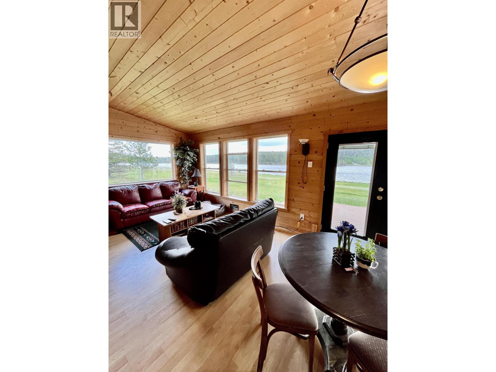 5574 Lakeside Court, 100 Mile House, British Columbia  V0K 2E1 - Photo 7 - R3075853