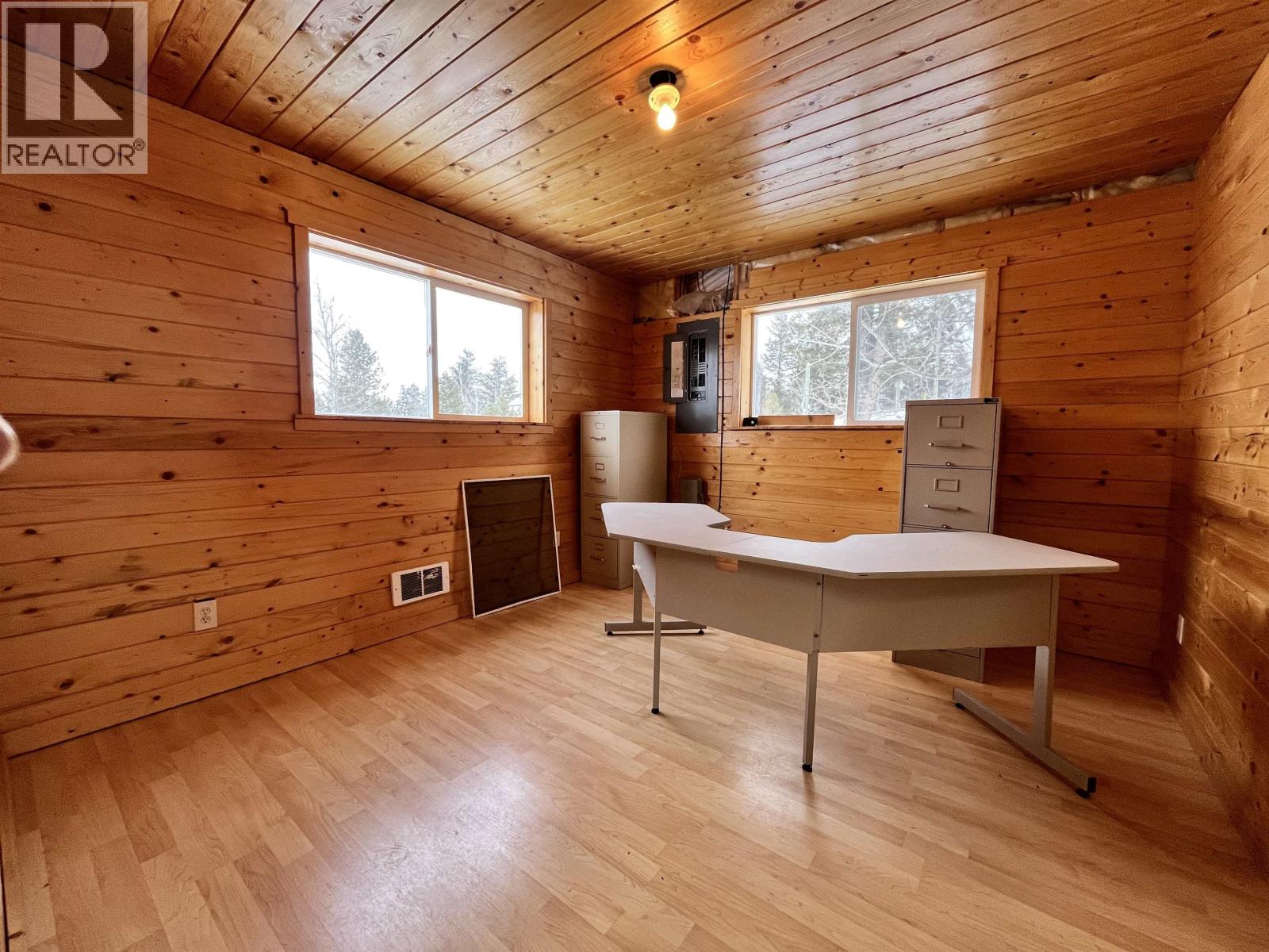 5574 Lakeside Court, 100 Mile House, British Columbia  V0K 2E1 - Photo 19 - R3075853