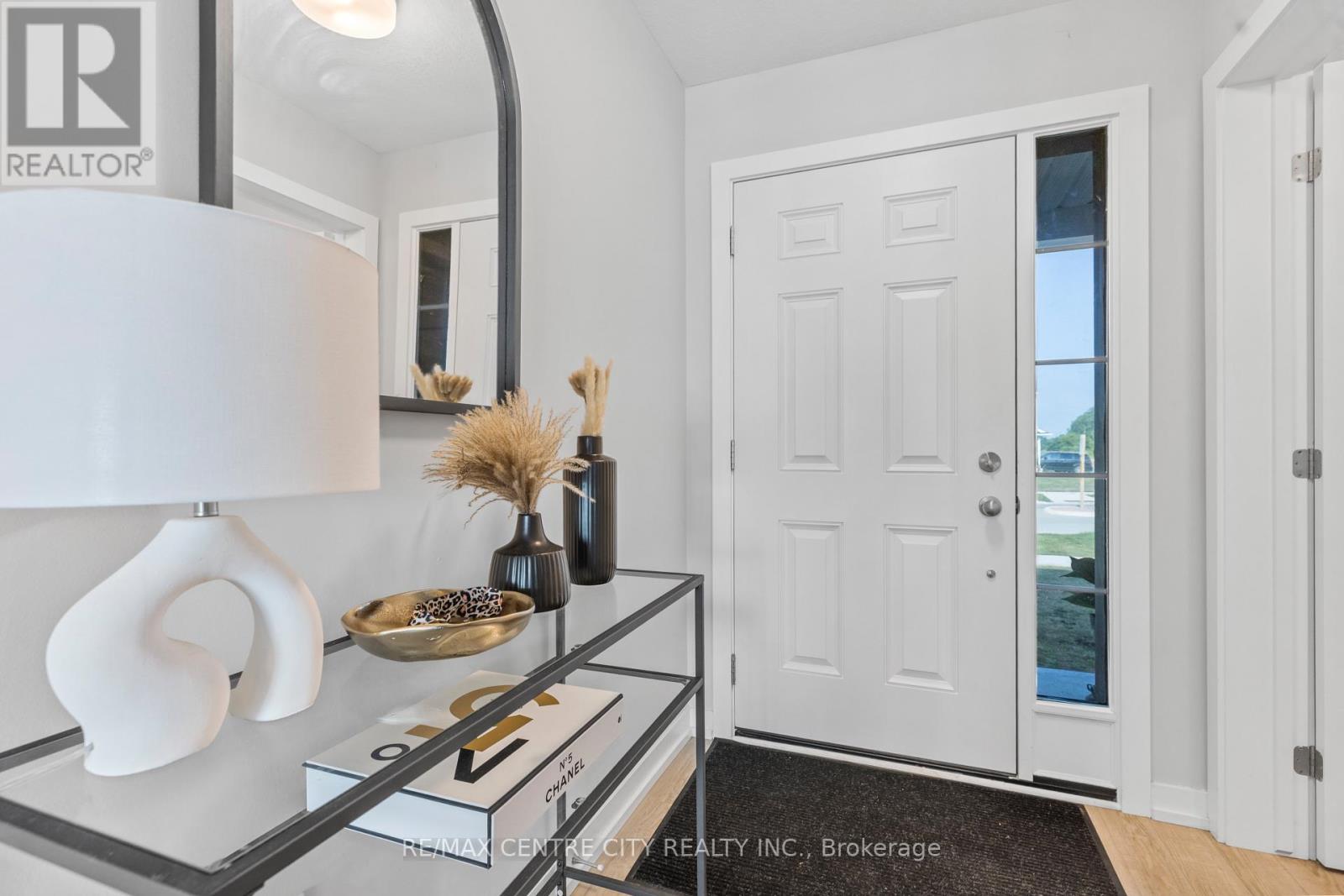 93 Benjamin Parkway, St. Thomas, Ontario  N5R 0M4 - Photo 3 - X12666326