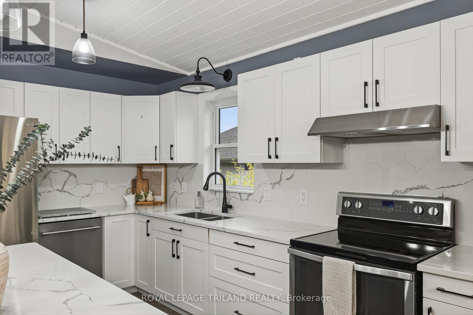 11565 Springfield Road, Malahide, Ontario  N5H 2R3 - Photo 12 - X12669512