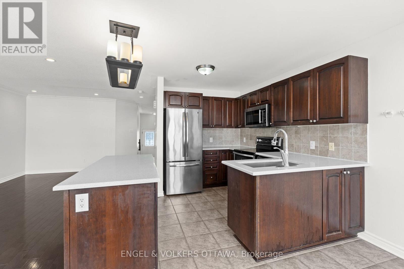 238 Forestbrook Street, Ottawa, Ontario  K2K 0B4 - Photo 10 - X12669402