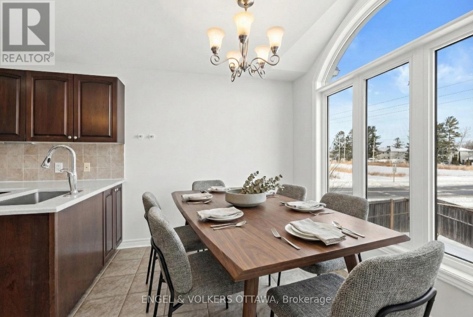 238 Forestbrook Street, Ottawa, Ontario  K2K 0B4 - Photo 12 - X12669402