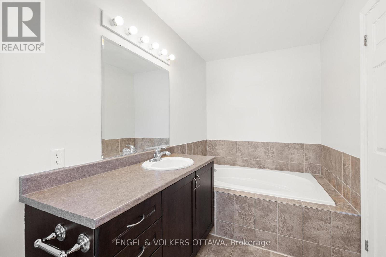 238 Forestbrook Street, Ottawa, Ontario  K2K 0B4 - Photo 19 - X12669402