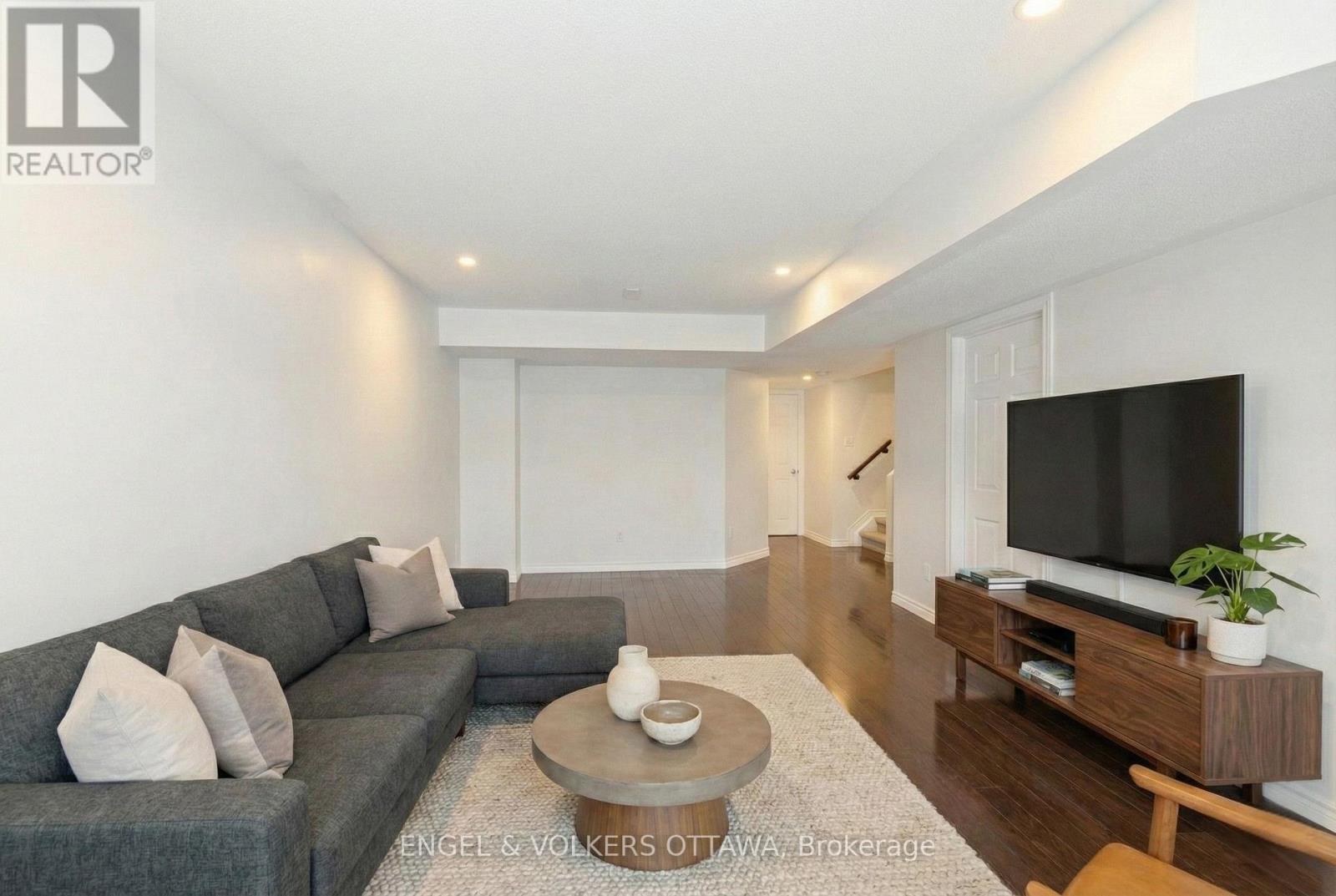 238 Forestbrook Street, Ottawa, Ontario  K2K 0B4 - Photo 24 - X12669402