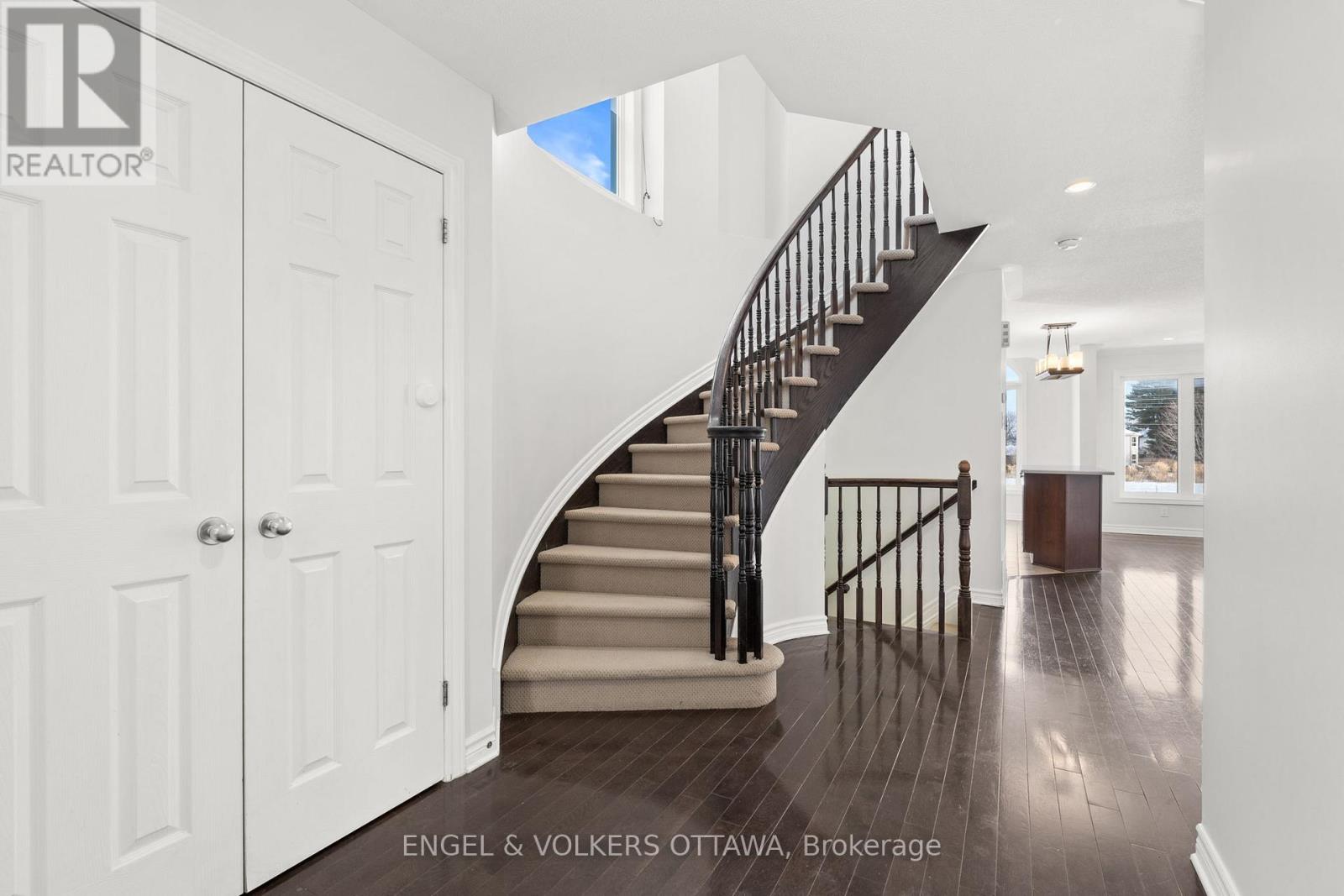 238 Forestbrook Street, Ottawa, Ontario  K2K 0B4 - Photo 4 - X12669402