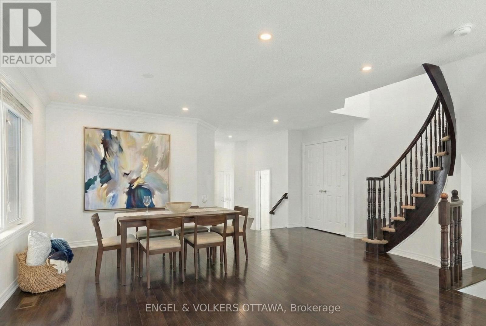 238 Forestbrook Street, Ottawa, Ontario  K2K 0B4 - Photo 5 - X12669402