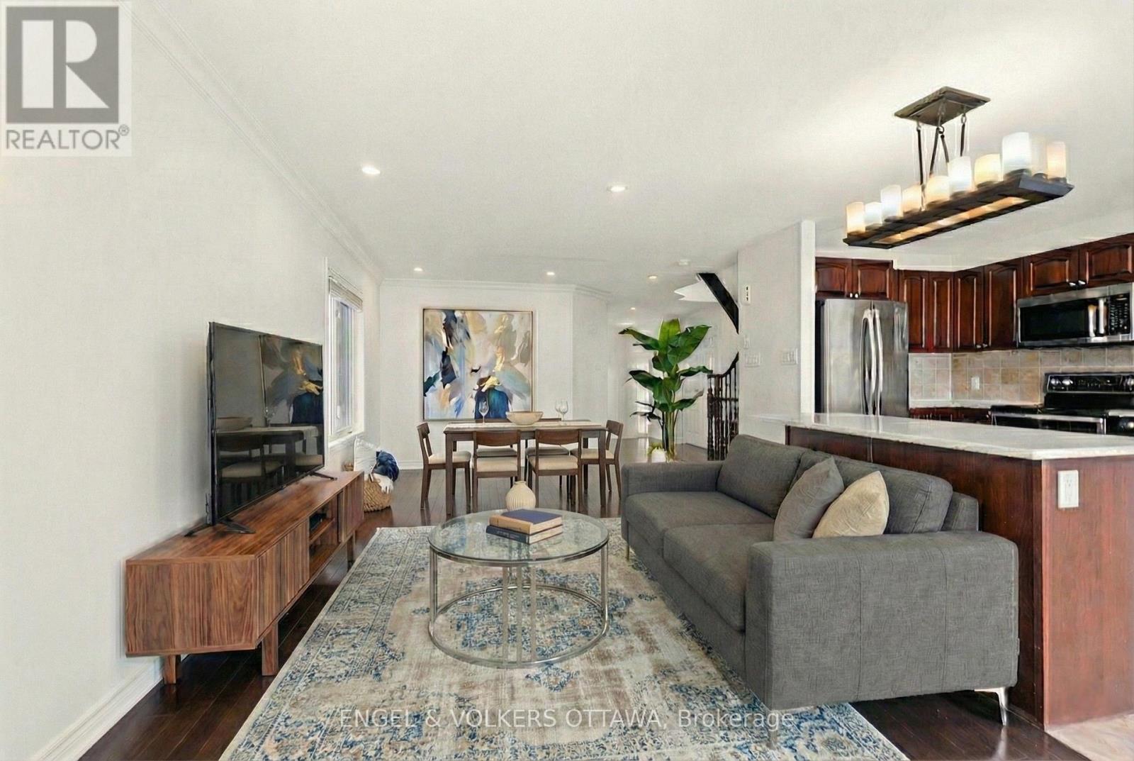 238 Forestbrook Street, Ottawa, Ontario  K2K 0B4 - Photo 6 - X12669402