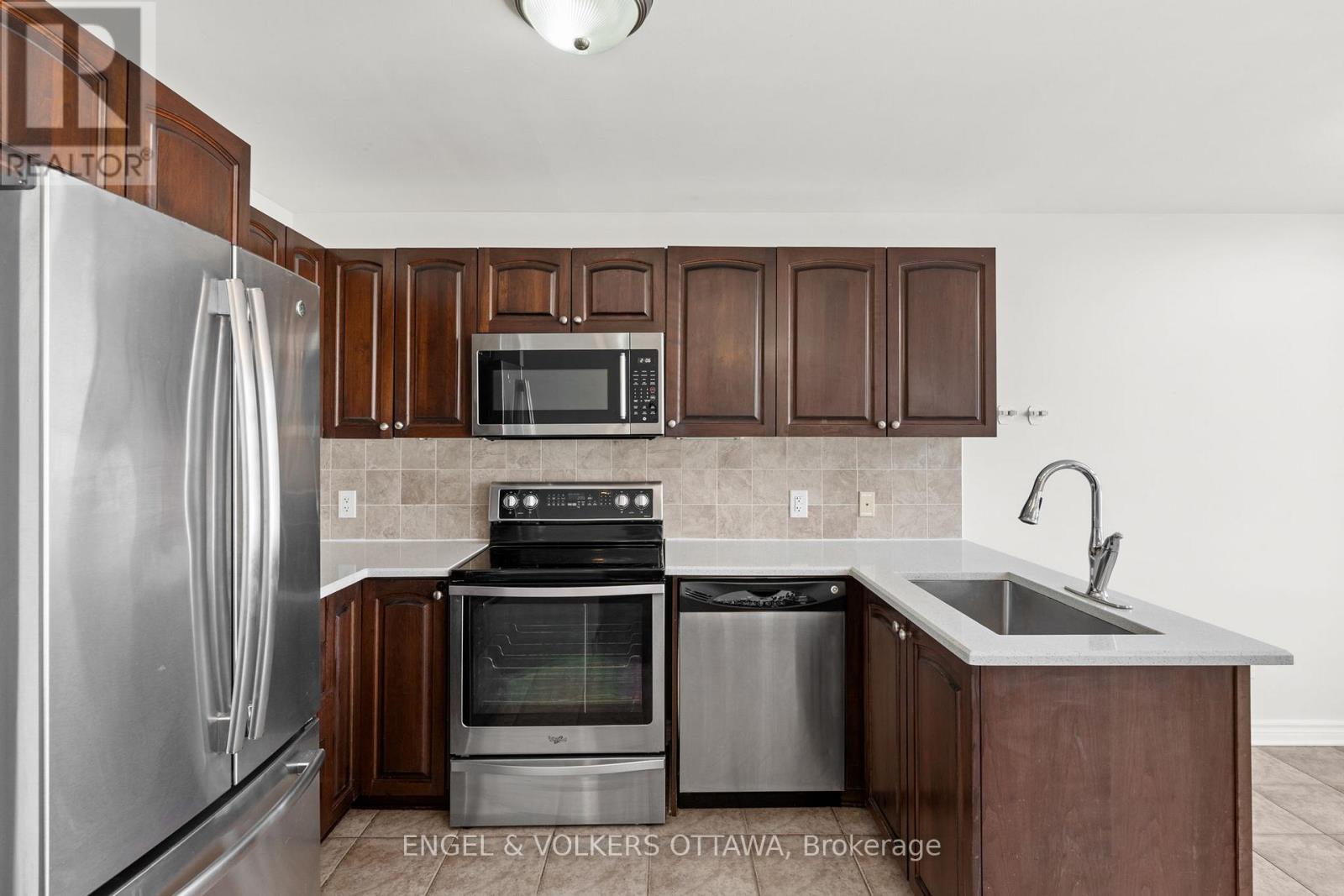 238 Forestbrook Street, Ottawa, Ontario  K2K 0B4 - Photo 8 - X12669402