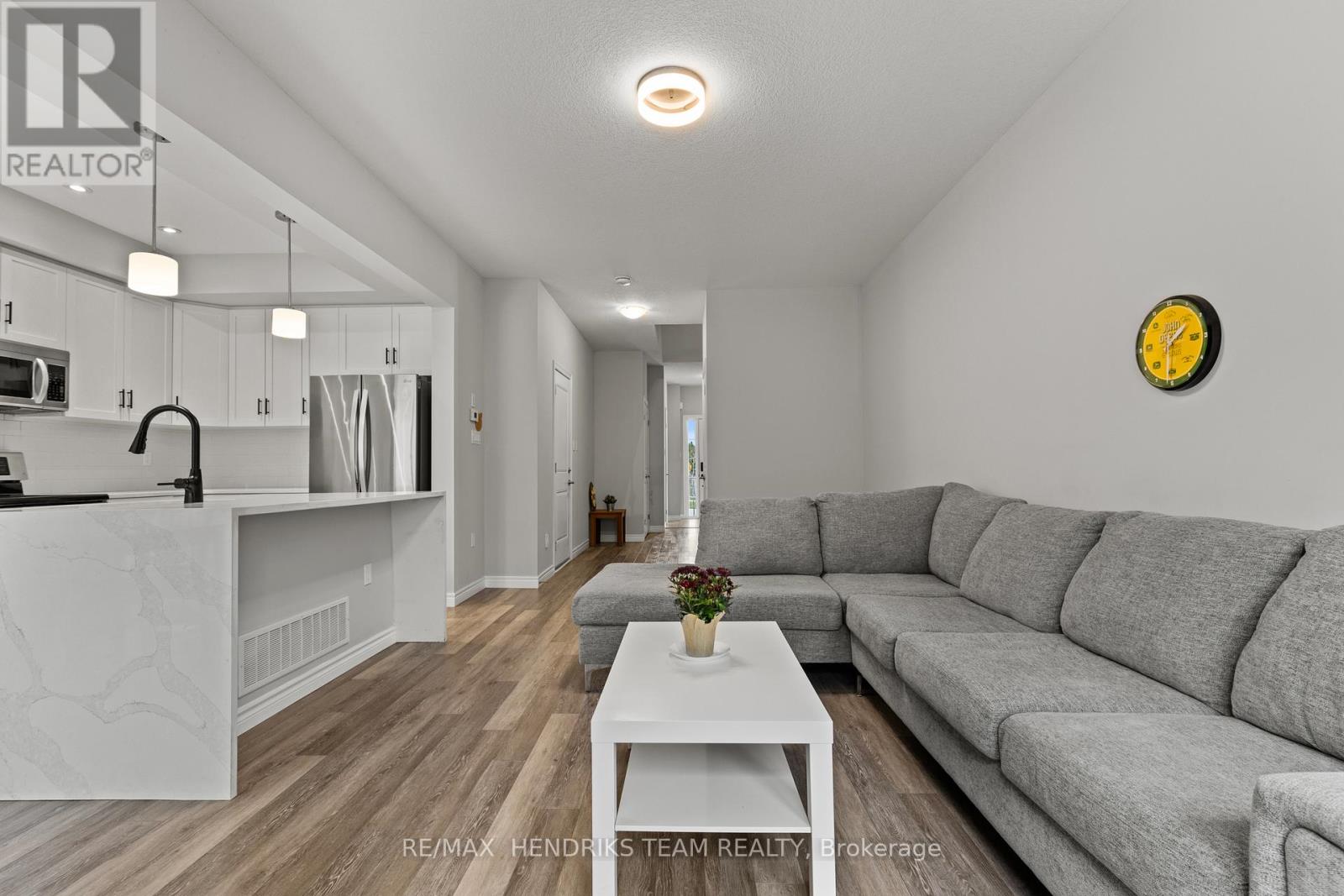 11 Dennis Drive, West Lincoln, Ontario  L0R 2A0 - Photo 12 - X12669338