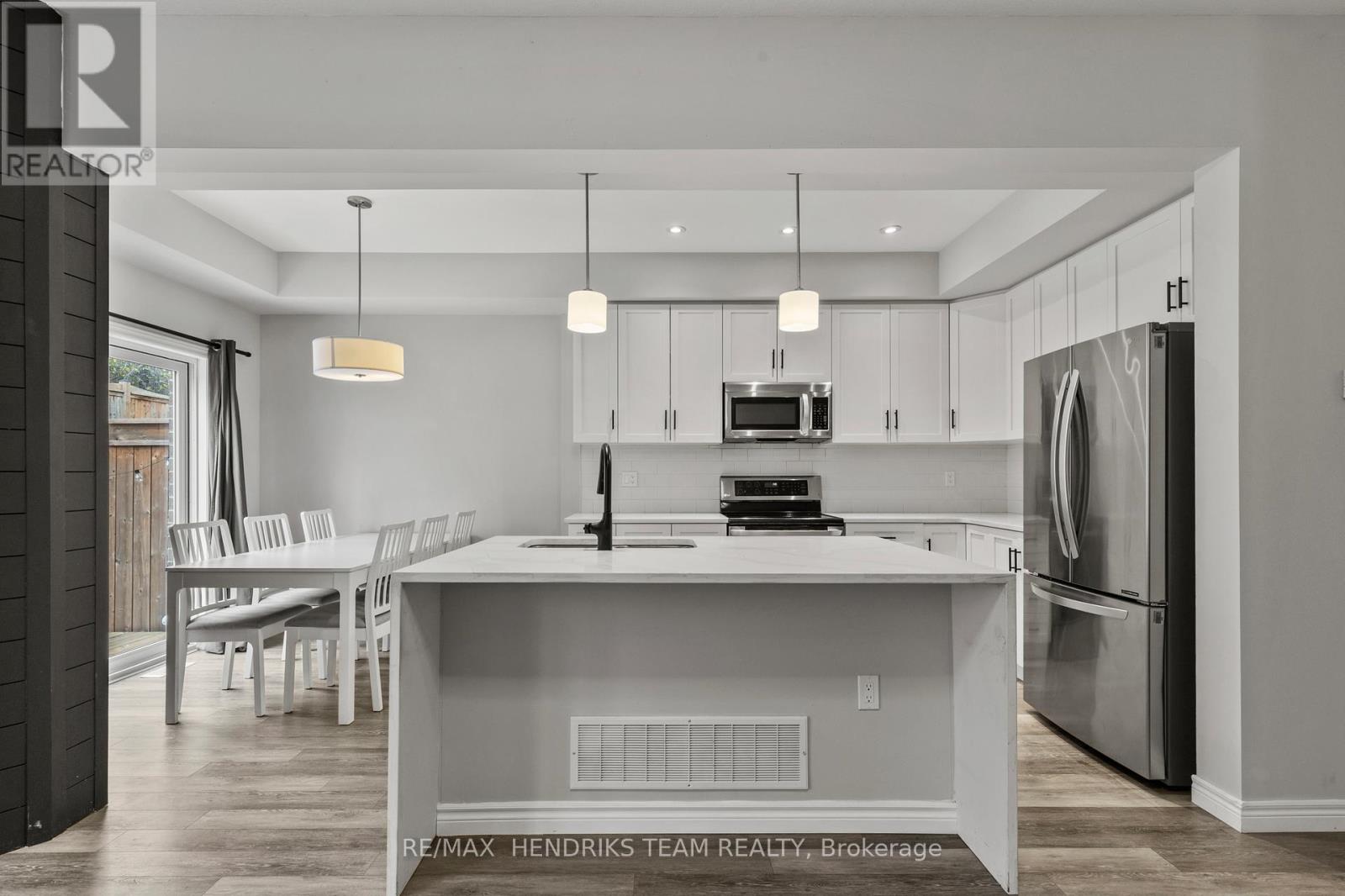 11 Dennis Drive, West Lincoln, Ontario  L0R 2A0 - Photo 14 - X12669338