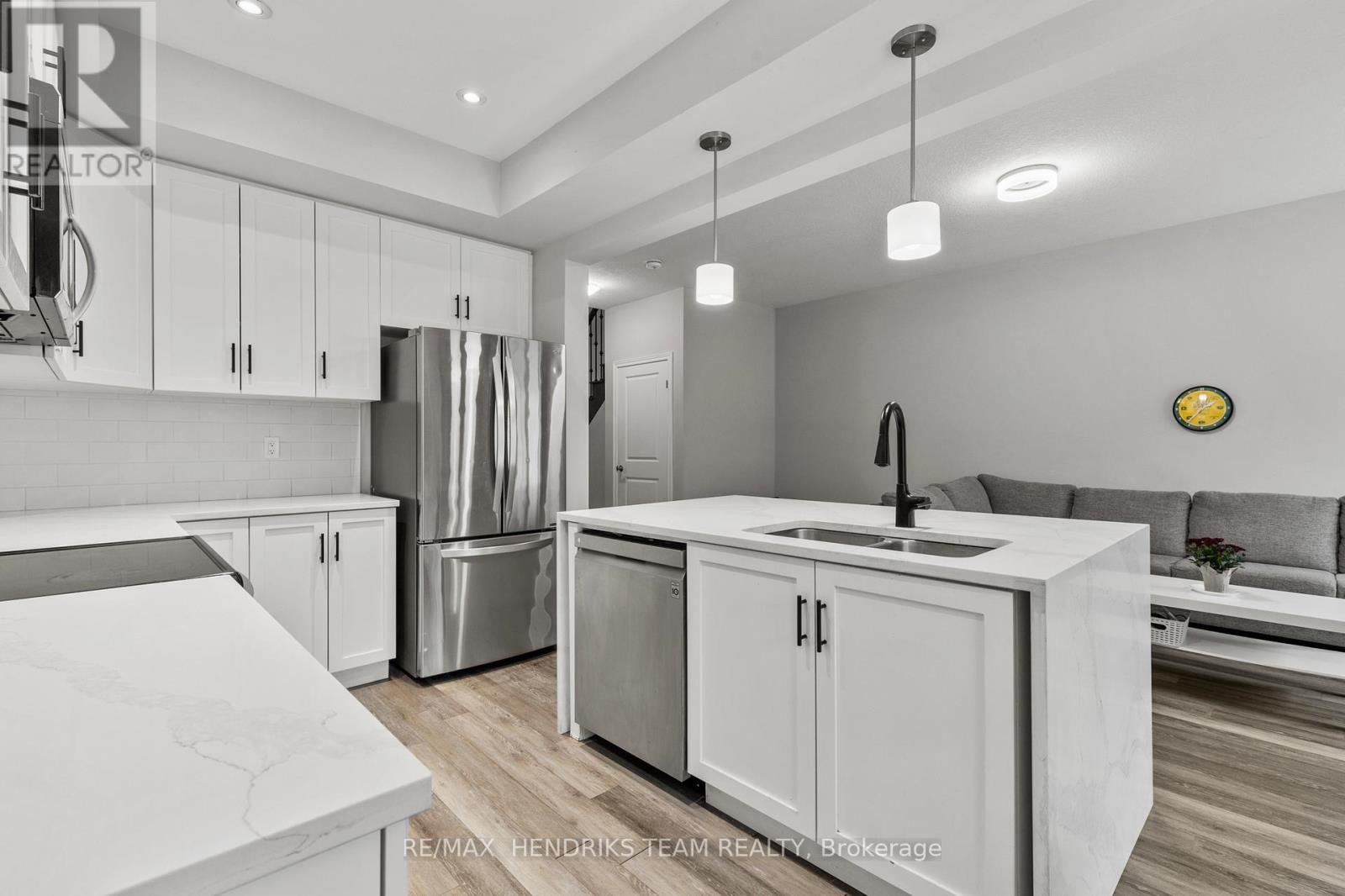 11 Dennis Drive, West Lincoln, Ontario  L0R 2A0 - Photo 17 - X12669338