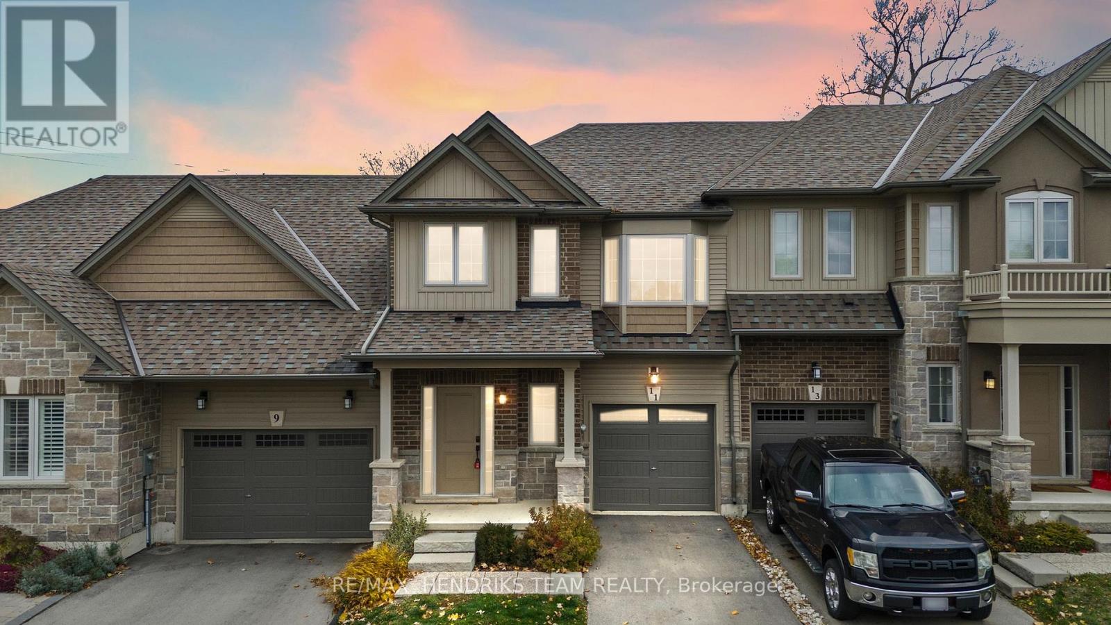 11 Dennis Drive, West Lincoln, Ontario  L0R 2A0 - Photo 2 - X12669338