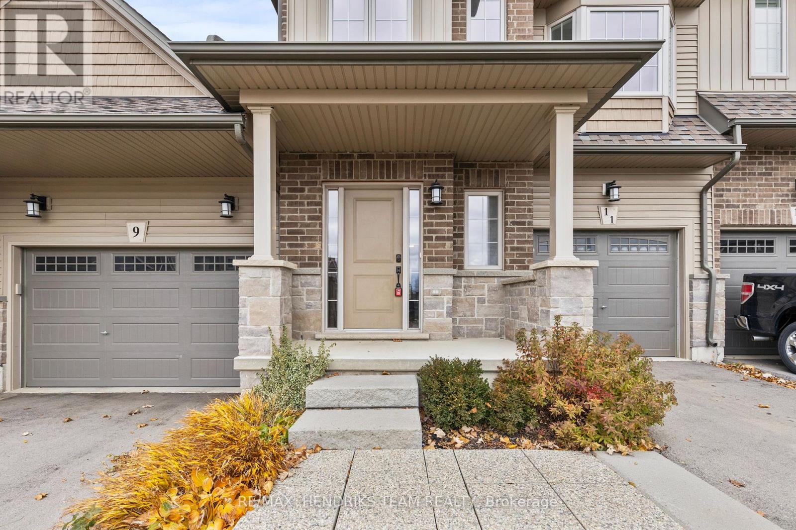 11 Dennis Drive, West Lincoln, Ontario  L0R 2A0 - Photo 3 - X12669338