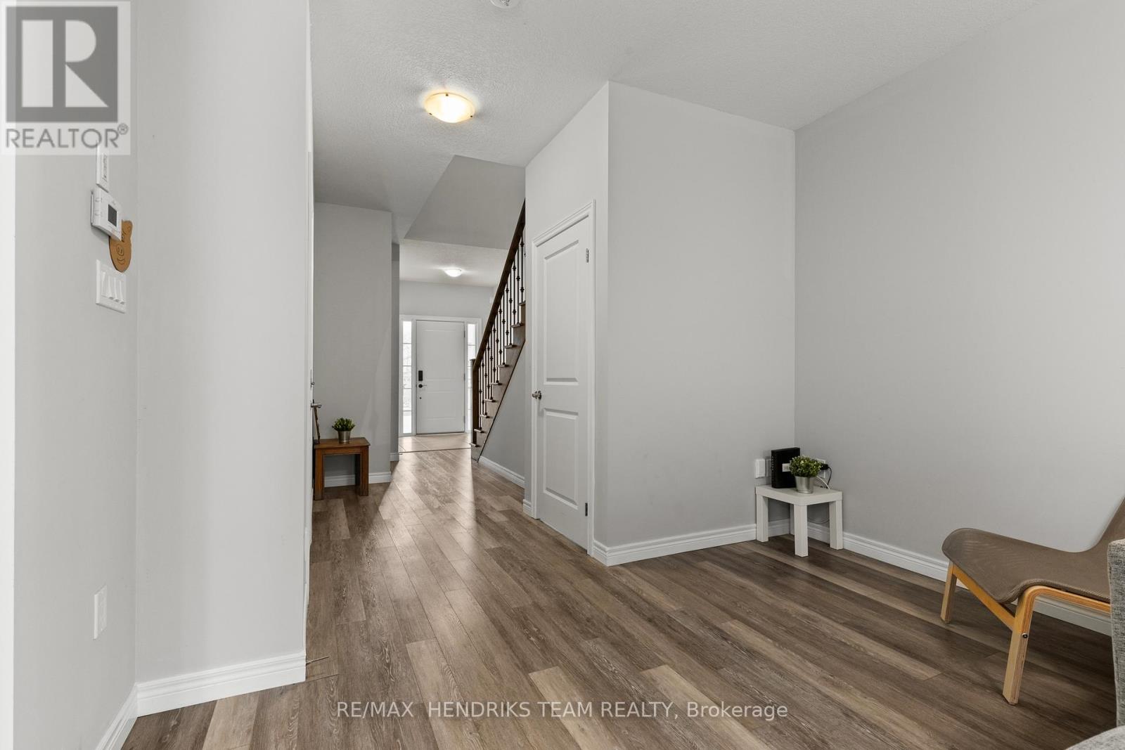 11 Dennis Drive, West Lincoln, Ontario  L0R 2A0 - Photo 6 - X12669338