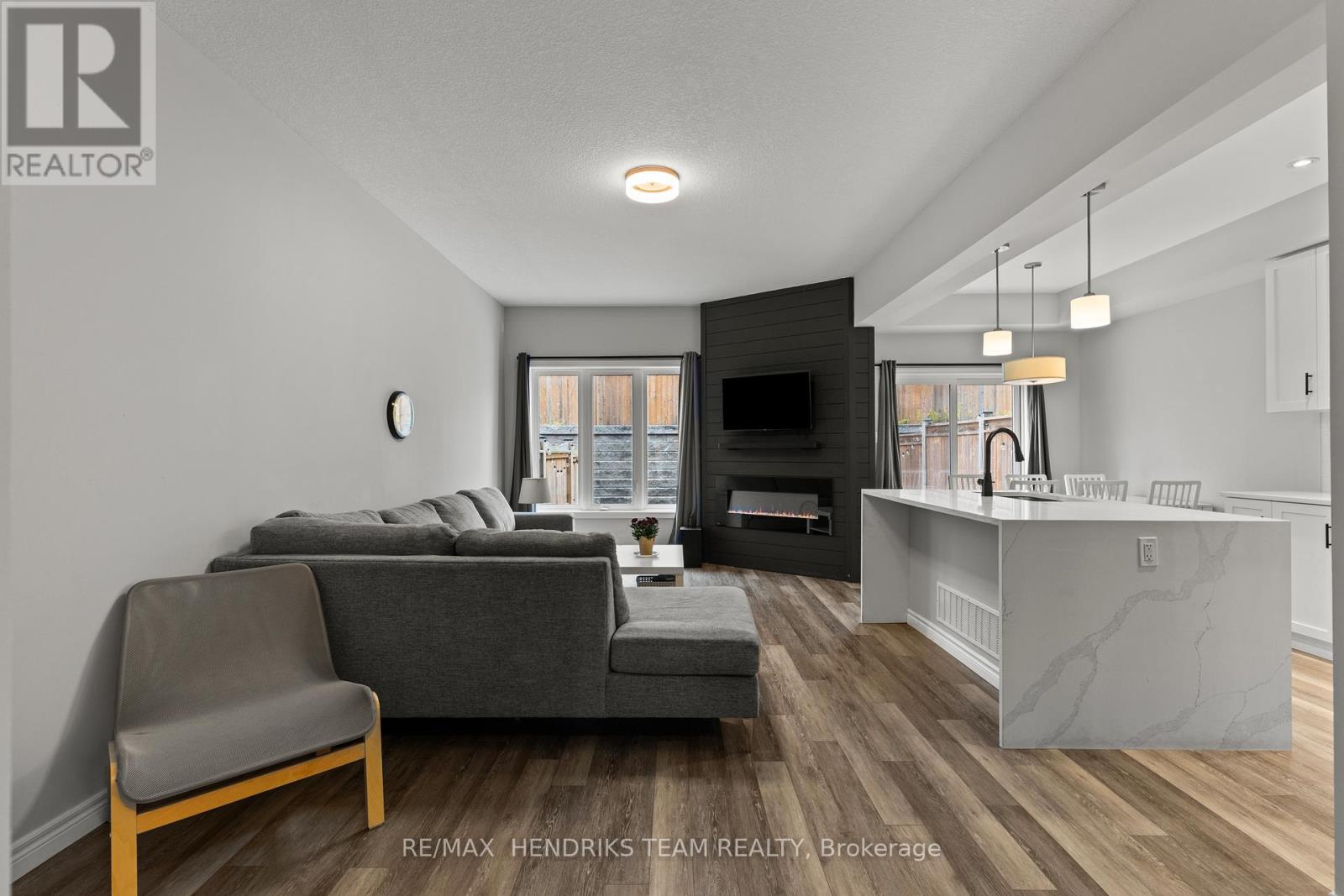 11 Dennis Drive, West Lincoln, Ontario  L0R 2A0 - Photo 7 - X12669338