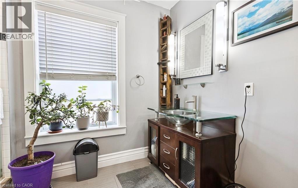 43 Eby Street S, Kitchener, Ontario  N2G 3K9 - Photo 38 - 40796361