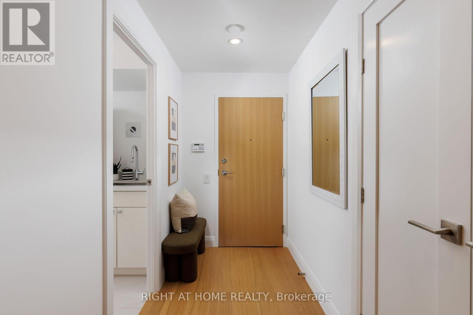 1403 - 130 Carlton Street E, Toronto, Ontario  M5A 4K3 - Photo 2 - C12669474