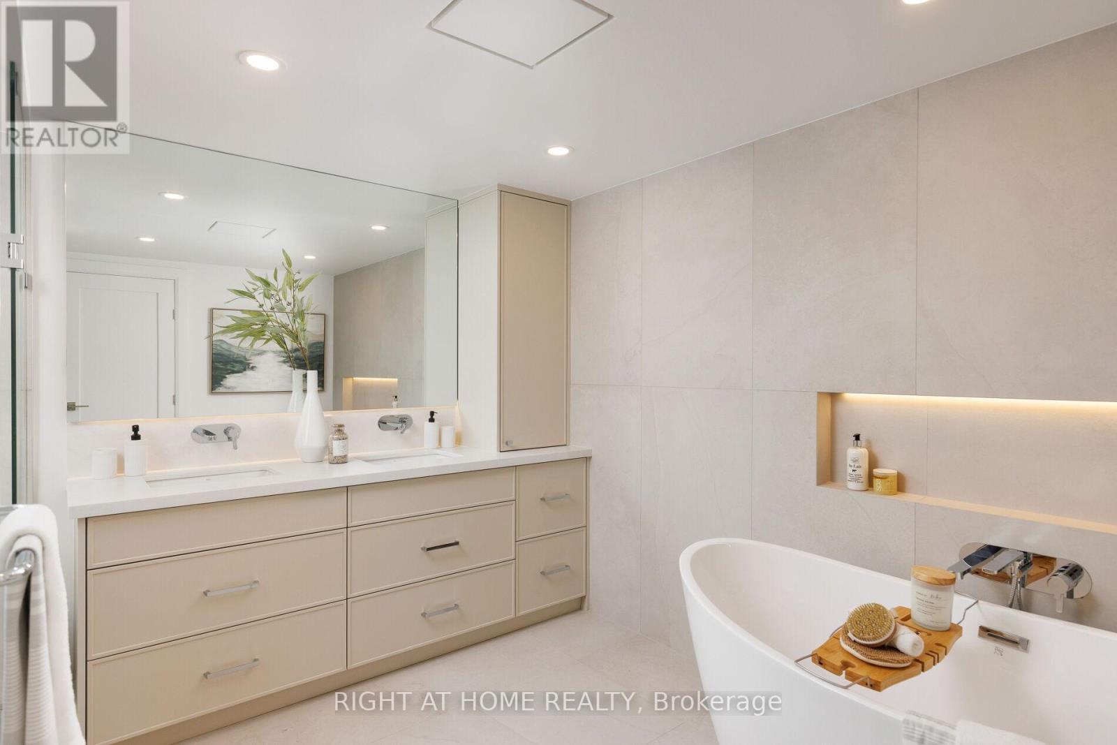 1403 - 130 Carlton Street E, Toronto, Ontario  M5A 4K3 - Photo 31 - C12669474