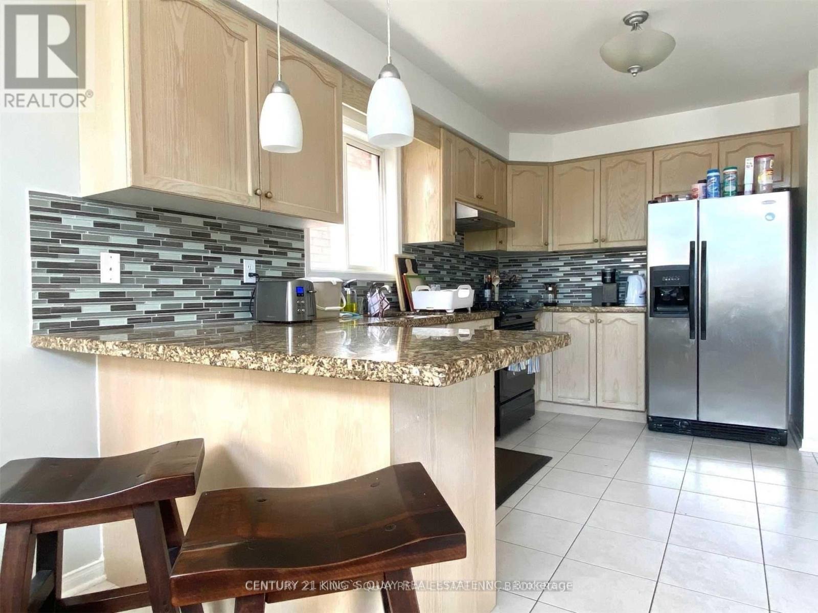 22 Rush Road, Aurora, Ontario  L4G 7G3 - Photo 3 - N12669442