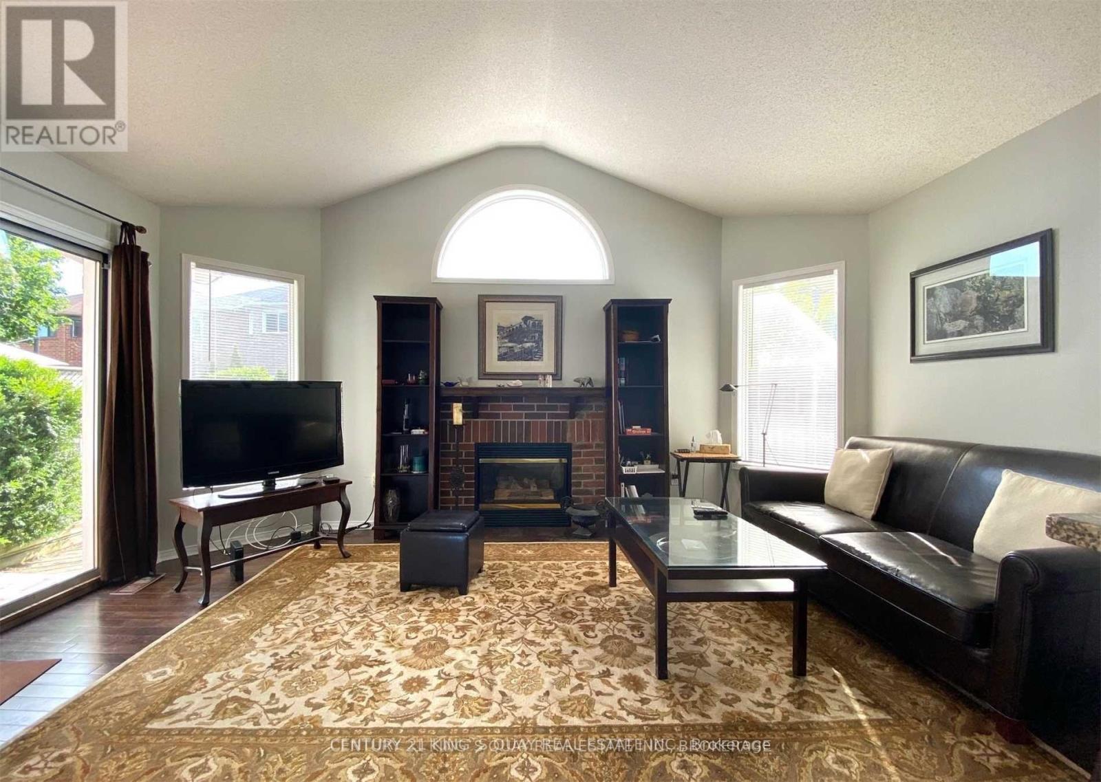 22 Rush Road, Aurora, Ontario  L4G 7G3 - Photo 4 - N12669442