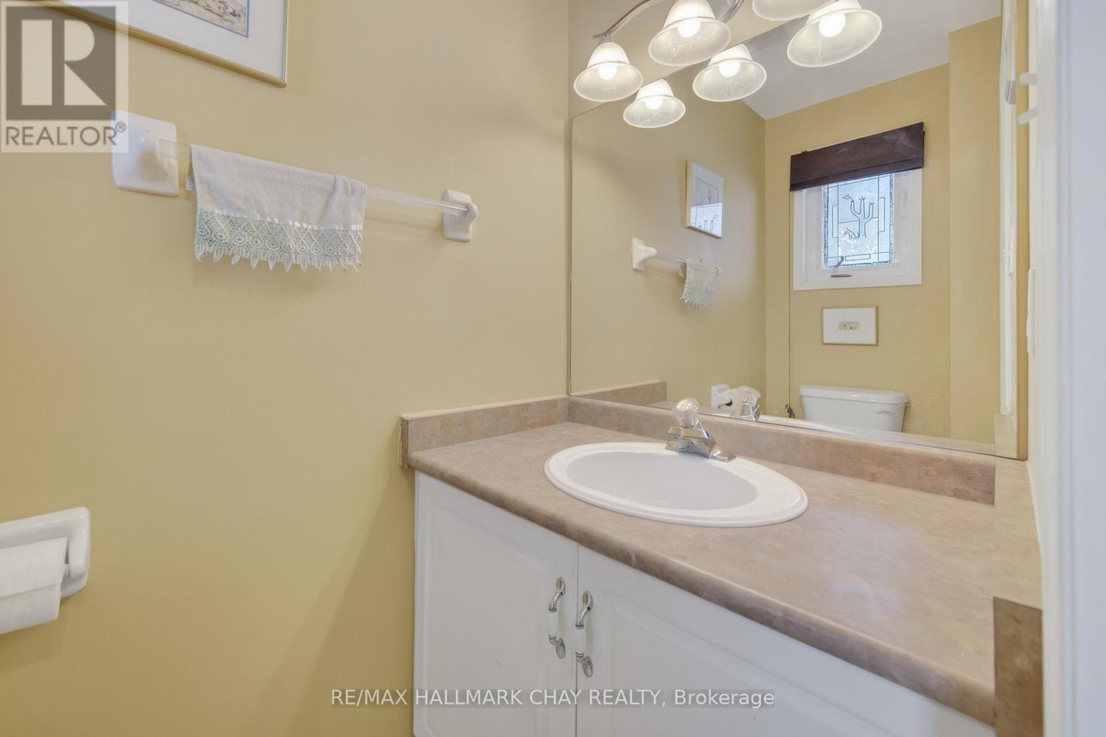 12 Parkside Crescent, Essa, Ontario  L3W 0L1 - Photo 4 - N12669546