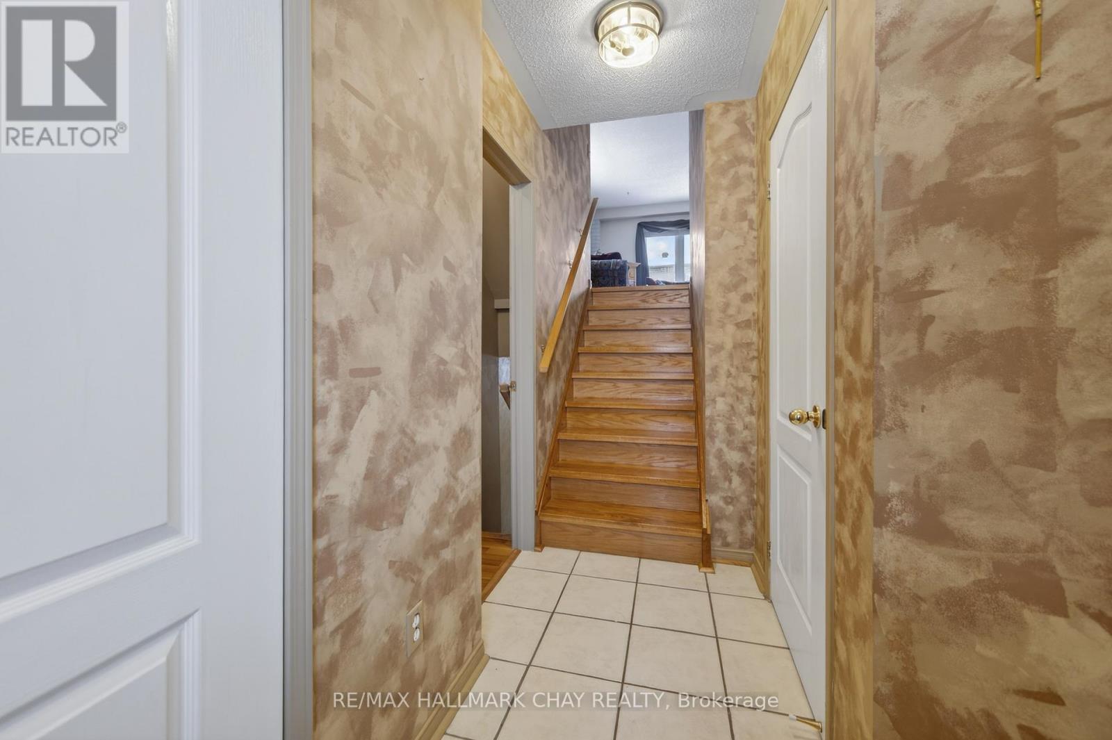 12 Parkside Crescent, Essa, Ontario  L3W 0L1 - Photo 5 - N12669546